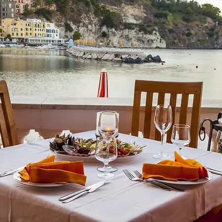 Hotell La Sirenella 3*