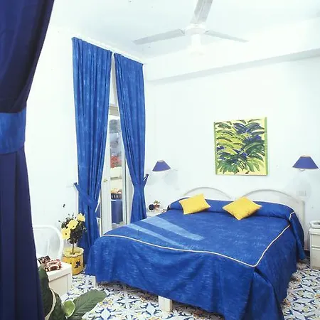 Hotell La Sirenella 3*