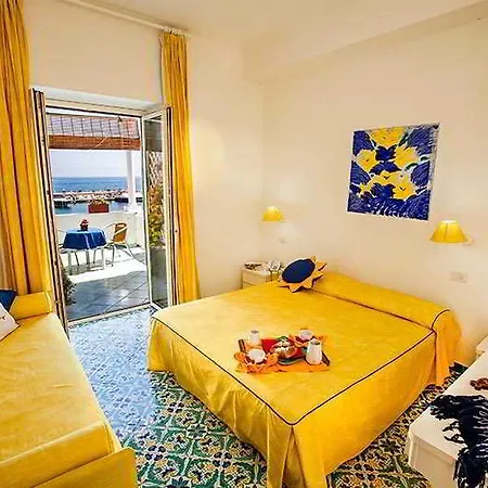 Hotell La Sirenella 3*